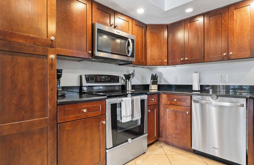 Tucson Apartment | Corner full 2BR/2B Apt w/Golf Views, Pool & Grill