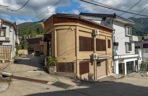 Nozawaonsen Apartment | Corner House