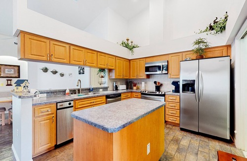 Brooksville House | Corner-lot home with private pool, patio & fireplace - near golf/natural springs