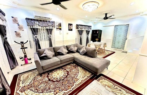 Sandakan House | Corner Lot Terrace House Taman Bahagia Batu 7 (2Min to Airport)