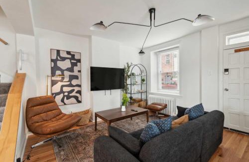 Manayunk House | Corner Rowhome with Parking Sleeps 8
