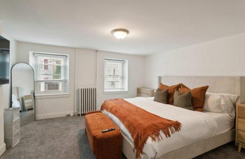 Manayunk House | Corner Rowhome with Parking Sleeps 8