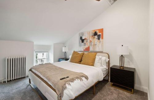Manayunk House | Corner Rowhome with Parking Sleeps 8