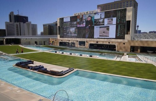 Downtown Las Vegas Apartment | Corner Studio at Circa Resort & Casino