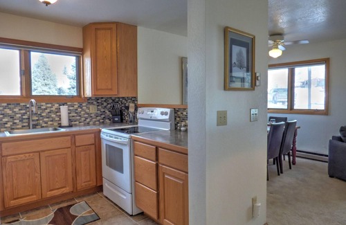 Steamboat Springs Condo | Corner Unitground Floor + Hot Tubspatio W/D in Unit