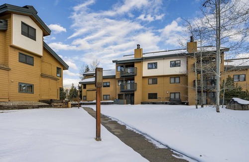 Steamboat Springs Condo | Corner Unitground Floor + Hot Tubspatio W/D in Unit