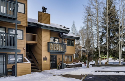 Steamboat Springs Condo | Corner Unitground Floor + Hot Tubspatio W/D in Unit