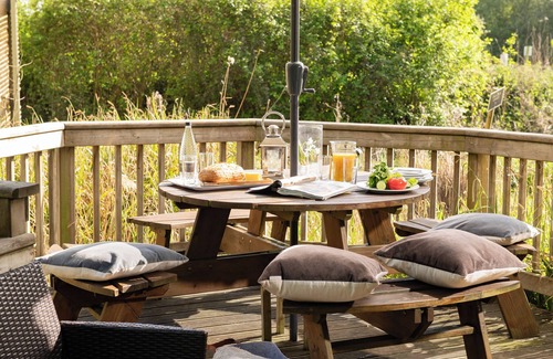 Cirencester Cottage | Cornerstone Lower Mill Estate Cotswolds Spa pools lakes water sports nature a/c