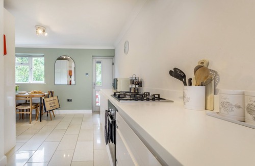 Canterbury House | Cornerways by Bloom Stays - family home in City centre, ideal for exploring Canterbury