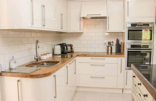 Edgmond Cottage | CORNERWAYS, pet friendly, with open fire in Edgmond, Shropshire