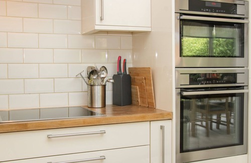 Edgmond Cottage | CORNERWAYS, pet friendly, with open fire in Edgmond, Shropshire