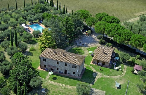 Castiglione del Lago Apartment | Cornflower apt with shared pool, Castiglione del Lago, Italy