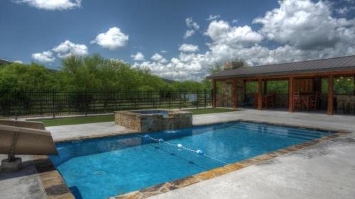 Concan House | Corona Del Rio