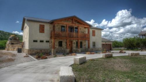 Concan House | Corona Del Rio