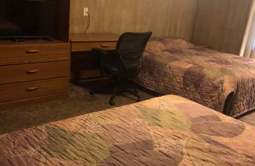 Lindsborg Hotel | Coronado West Motel