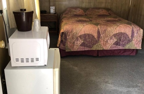Lindsborg Hotel | Coronado West Motel