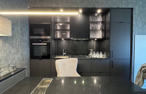 North Toronto Condo | Corporate‑Class 1 BR Yorkville Executive Residence