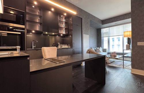 North Toronto Condo | Corporate‑Class 1 BR Yorkville Executive Residence