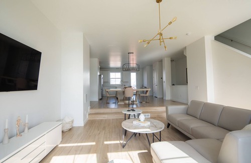 Daybreak House | CORPORATE HOUSING