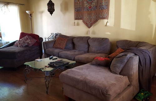 East Rutherford House | CORPORATE OR FAMILY MONTHLY RENTAL ONLY - $ 116./nite in the heart of the fun