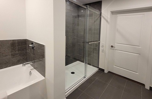 Fabreville Apartment | Corporate Stays | Le James | Brand-New 1BR!
