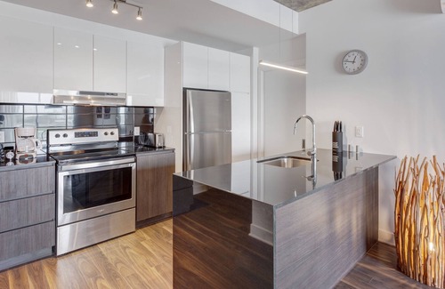 Brossard Apartment | Corporate Stays | Lumeo | Modern and bright 2BR