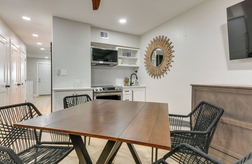 North Beach Condo | Corpus Christi 'Surfside Suite' w/Beach Access!