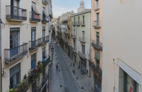 Old Town Apartment | Cort Reial 3B - Holiday Apartment Rental in Girona | Bravissimo