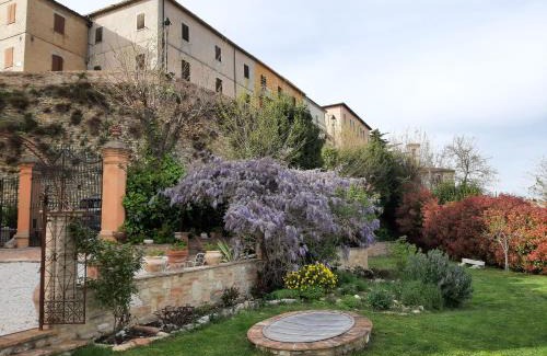 Montefelcino Bed & Breakfast | Corte Landriani