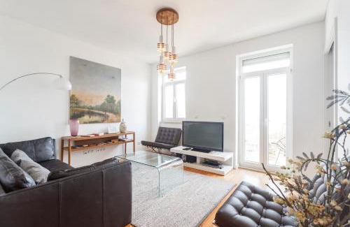 Santa Engracia Apartment | Cortes Apartment in Lisbon Historic Neighborhood