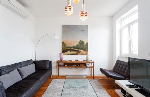 Santa Engracia Apartment | Cortes Apartment in Lisbon Historic Neighborhood