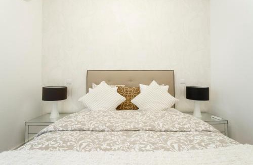 Santa Engracia Apartment | Cortes Apartment in Lisbon Historic Neighborhood