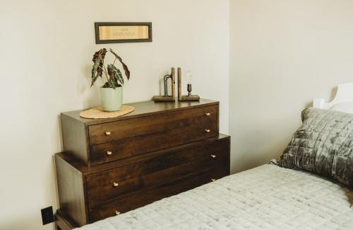 Procious House | Corton Lodge on the Elk River - Riverview Suite