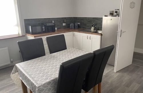 Roscoe Apartment | Cortoon Inn, Double Room 5 (1 DBL)