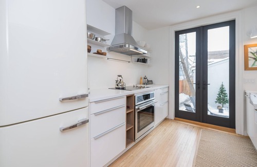 Winnipeg House | Corydon Village+Rich 3 Bdr+Parking (890)