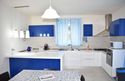 Monte Santa Maria Tiberina Apartment | Cosy apartment for 6 people with pool, WIFI, TV, terrace, pets allowed, panoramic view and parking