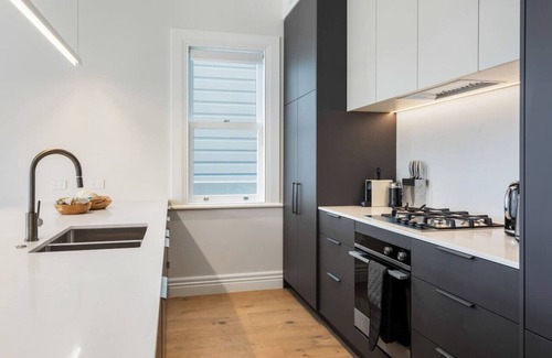 Grey Lynn House | Cosmopolitan Haven with Heated Pool