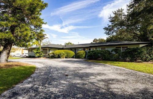 Sarasota Apartment | Cosmopolitan Suite, Centrally located to Downtown and the beach.
