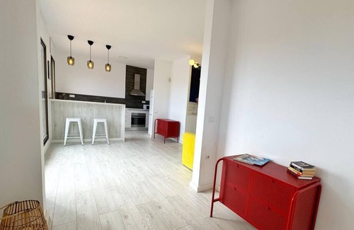 Salou City Centre Apartment | Costa Dorada Penthouse: Terrasse de 140m², Proche Plage et Centre, Piscine, Parking, Wi-Fi