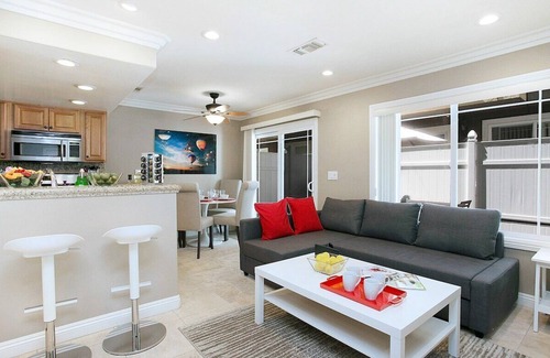 Westside Costa Mesa Condo | Costa Mesa -Newport- Patio - Free Parking-CM-2