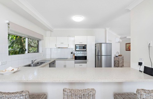 Palm Cove Apartment | Costa Royale 3 Bedroom Beachfront Apartment