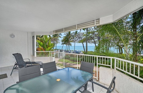 Palm Cove Apartment | Costa Royale 3 Bedroom Beachfront Apartment