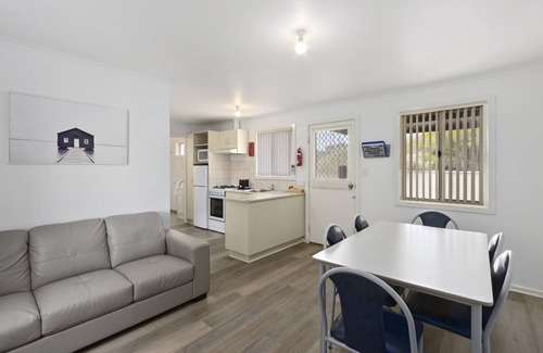 Moonta Bay Cabin | Costello Hotels - Moonta Bay Cabins