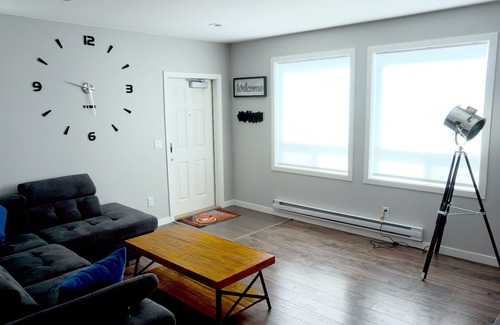 Black Mountain Apartment | Cosy 1-bdrm with Mountain and Vineyards view, close to golf course and Big White