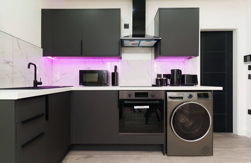 Chapeltown Apartment | Cosy 1 Bed Apt in Leeds - Smart TV & Mood lights