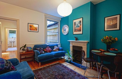 Winchester Apartment | Cosy 1-Bed Escape with Free Parking - At Hem