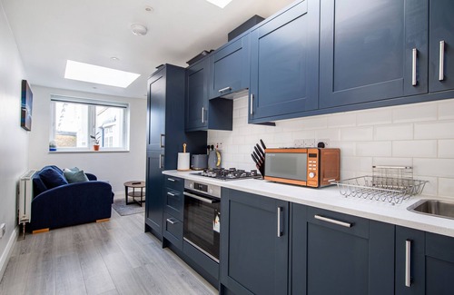 Balham Apartment | Cosy 1 bed flat Zone 2 Metro station close to central London with free Parking.