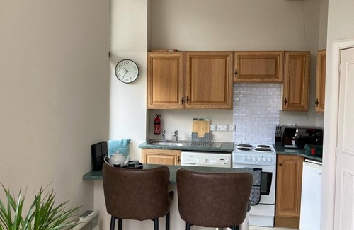 Central Aberdeen Apartment | Cosy 1 bedroom apartment with lovely views in the heart of Aberdeen city centre.