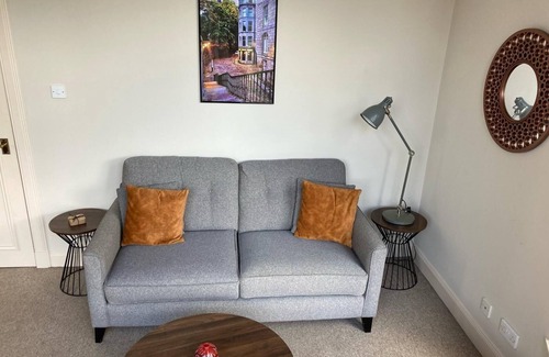 Central Aberdeen Apartment | Cosy 1 bedroom apartment with lovely views in the heart of Aberdeen city centre.