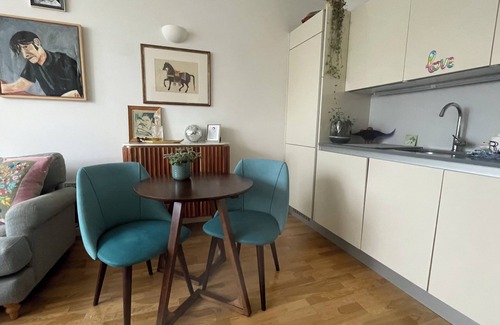 Tollington Apartment | Cosy 1 bedroom apartment in zone 2 North London close to amenities & transport